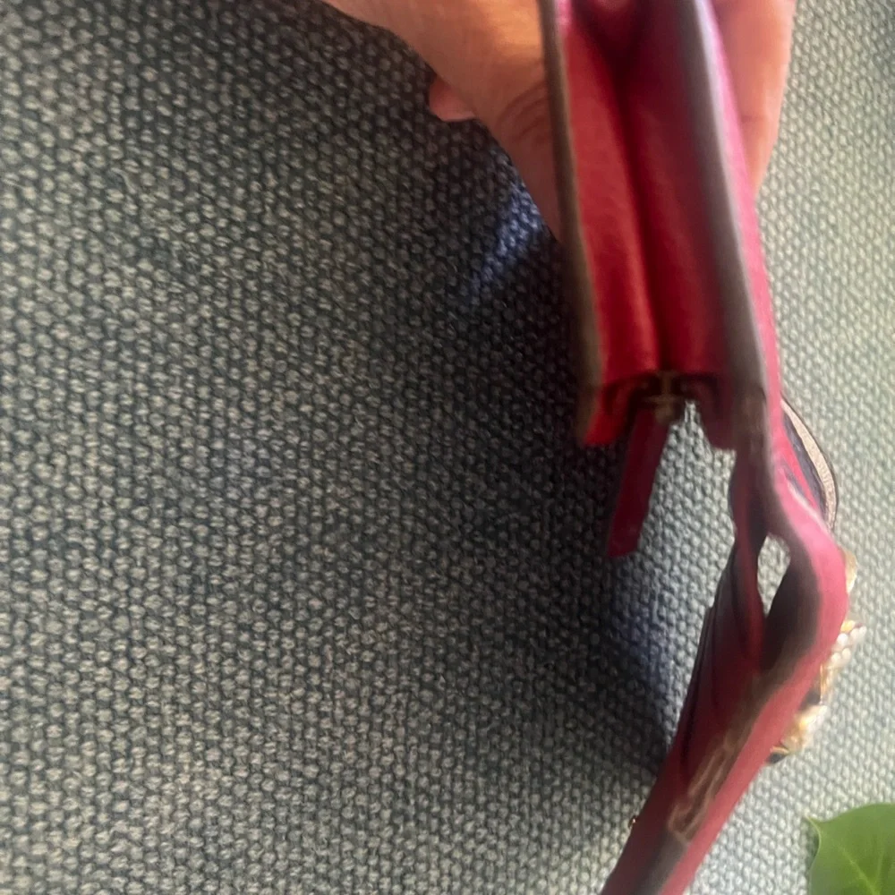 Gucci Red and Beige Card Holder with Bee Accent - Picture 9 of 12